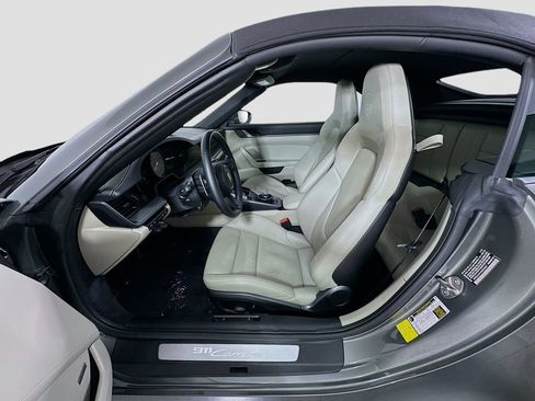 Used 2022 Porsche 911 Carrera image 5
