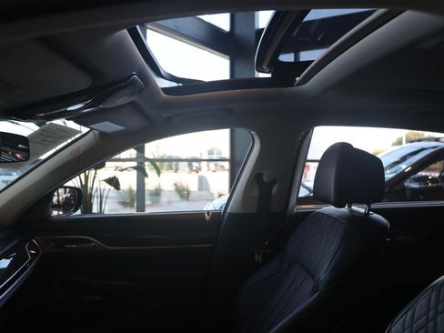 Used 2018 BMW 740i image 31