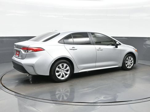 Used 2025 Toyota Corolla LE FWD image 6