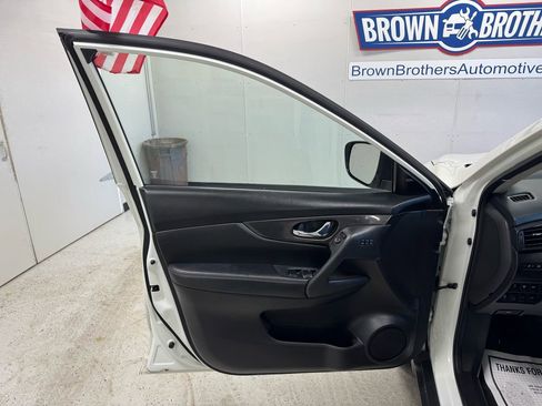Used 2019 Nissan Rogue SV w/ Sun & Sound Touring Package AWD/4WD image 16