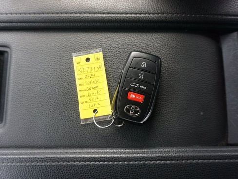 Used 2024 Toyota Grand Highlander Limited image 37