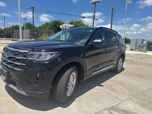 Certified 2025 Ford Explorer Active w/ Active Comfort Package RWD image 7
