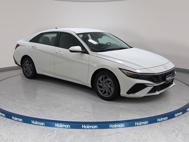 Used 2024 Hyundai Elantra SEL FWD image 4