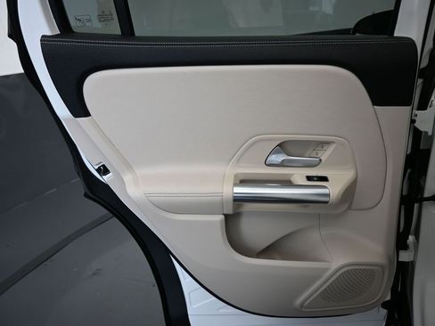 Used 2021 Mercedes-Benz GLA 250 4MATIC image 31