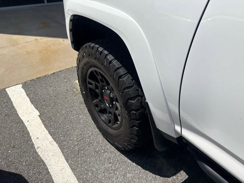 Used 2018 Toyota 4Runner TRD Off-Road Premium image 5