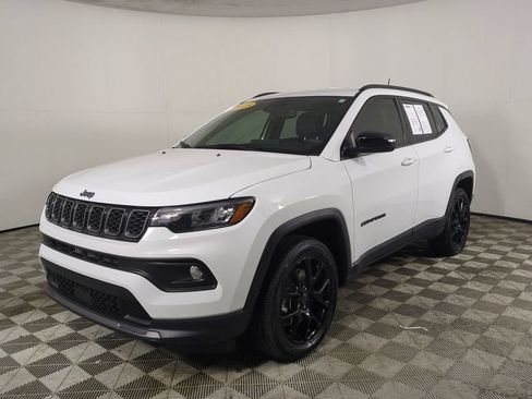 Used 2025 Jeep Compass Latitude w/ Altitude Special Edition AWD/4WD image 9