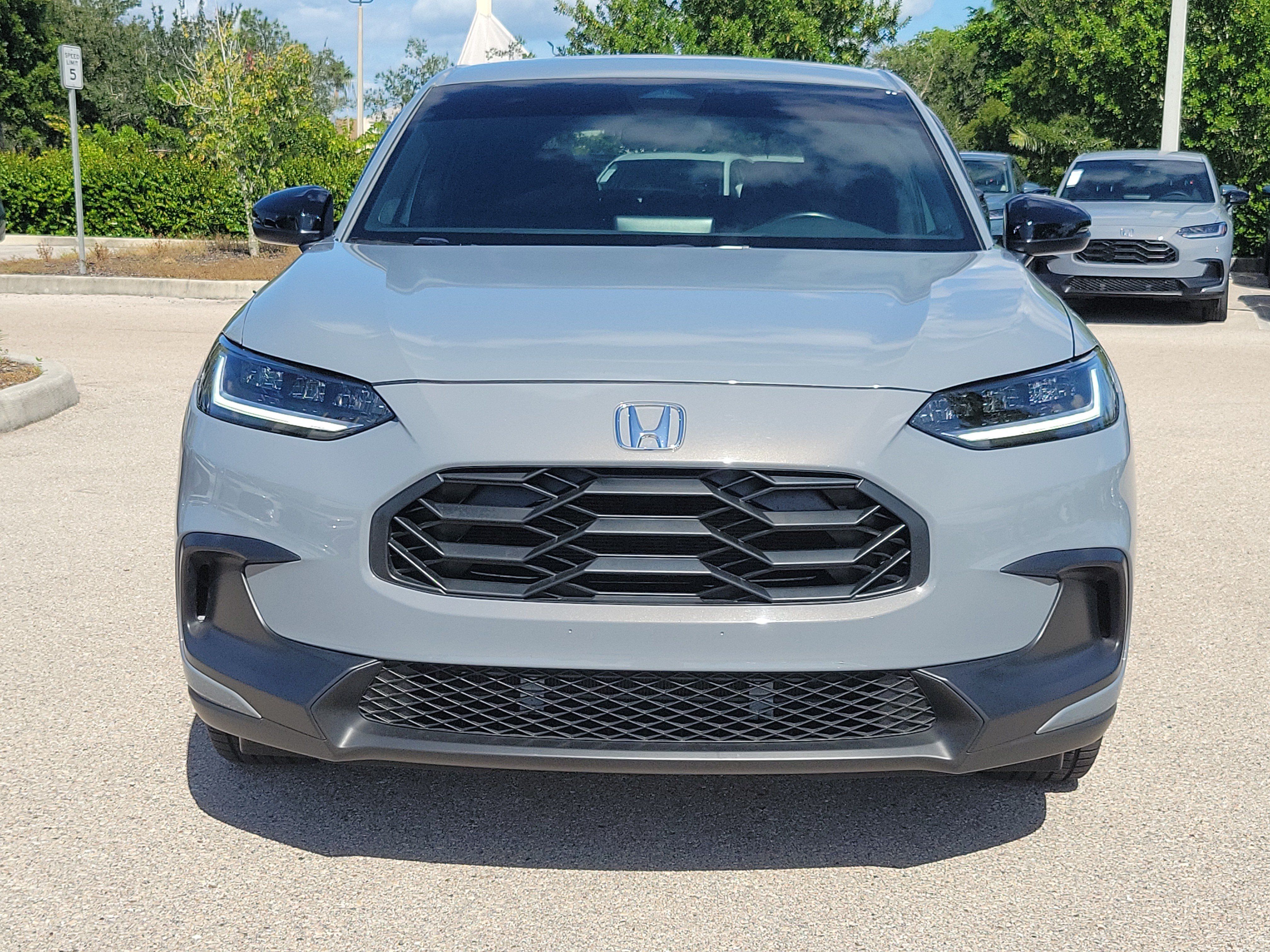 Used 2025 Honda HR-V Sport image 2