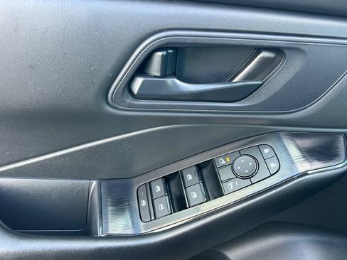 Used 2024 Nissan Rogue S AWD/4WD image 8