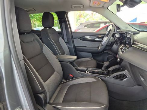 Used 2025 Chevrolet TrailBlazer LT FWD image 18