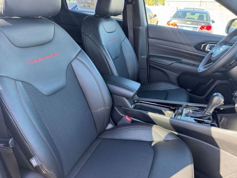 Used 2025 Jeep Compass Trailhawk w/ Trailer Tow Group image 34