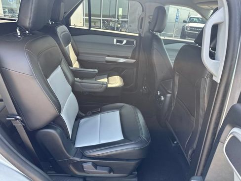 Used 2023 Ford Explorer XLT w/ Equipment Group 202A AWD/4WD image 28