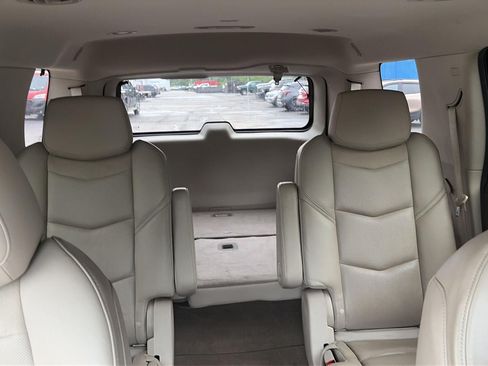 Used 2017 Cadillac Escalade 4WD image 18