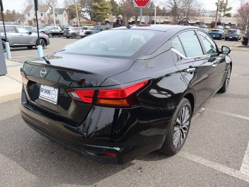 Certified 2025 Nissan Altima 2.5 SV FWD image 6