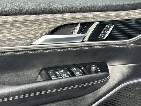 Used 2024 Jeep Wagoneer Series III image 10