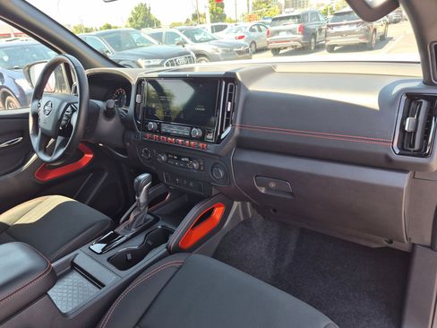 Used 2025 Nissan Frontier PRO-4X AWD/4WD image 31