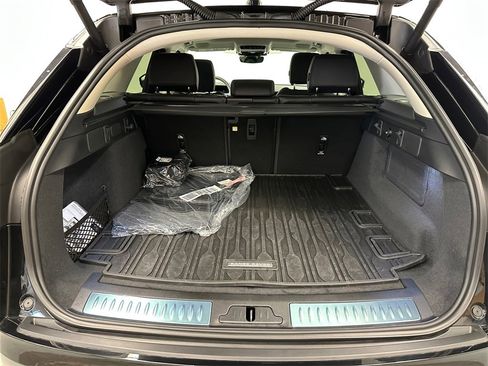 Used 2025 Land Rover Range Rover Velar Dynamic SE image 23