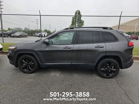 Used 2017 Jeep Cherokee Limited FWD image 7