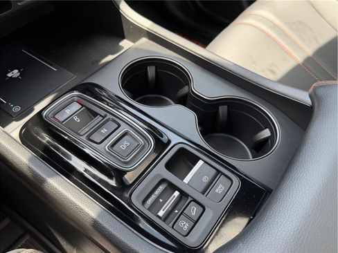 Used 2025 Honda Pilot TrailSport image 26