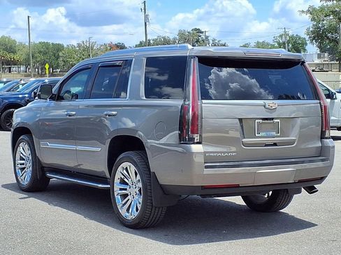 Used 2019 Cadillac Escalade Luxury RWD image 5