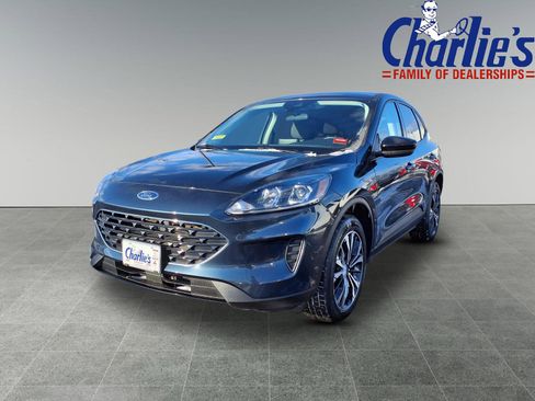 Used 2022 Ford Escape SE w/ SE Sport Appearance Package image 1
