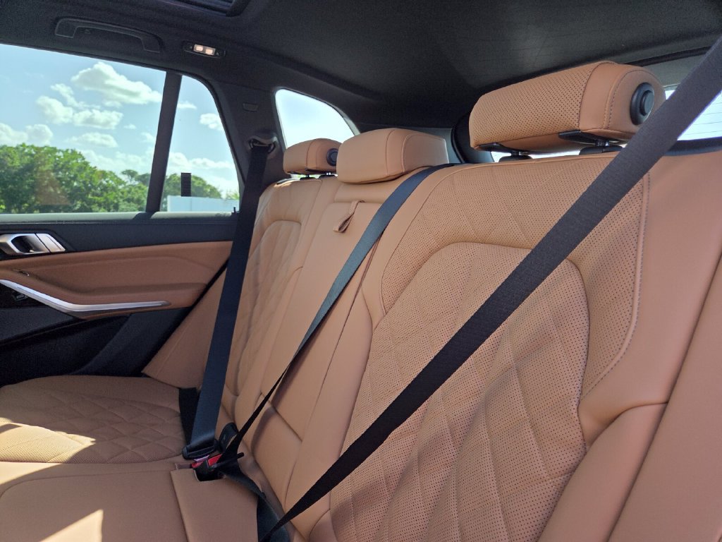 Certified 2025 BMW X5 sDrive40i w/ Climate Comfort Package RWD image 16