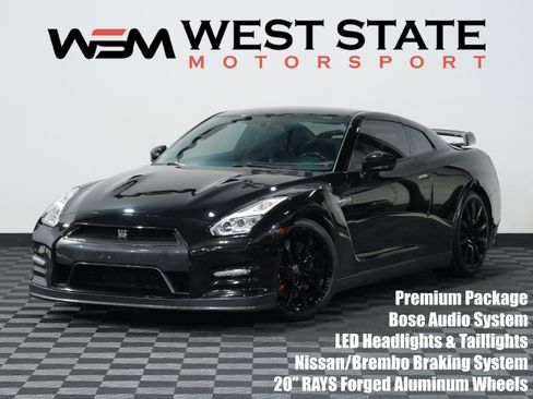 Used 2015 Nissan GT-R Premium image 1