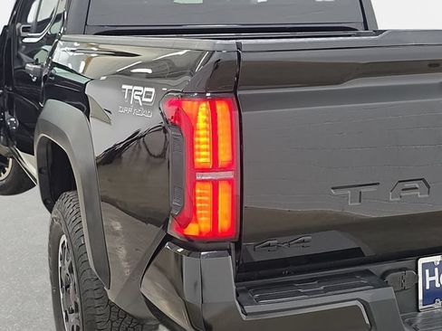 Certified 2024 Toyota Tacoma TRD Off-Road AWD/4WD image 33