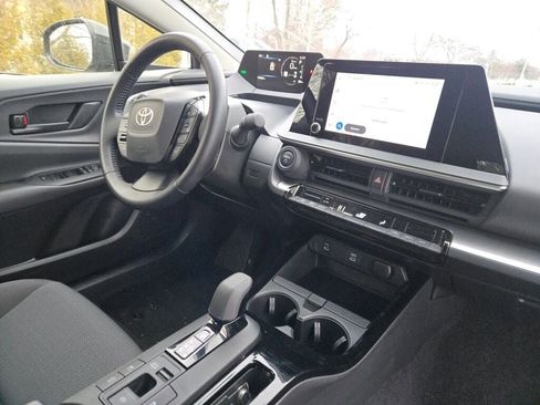 Used 2024 Toyota Prius LE image 9