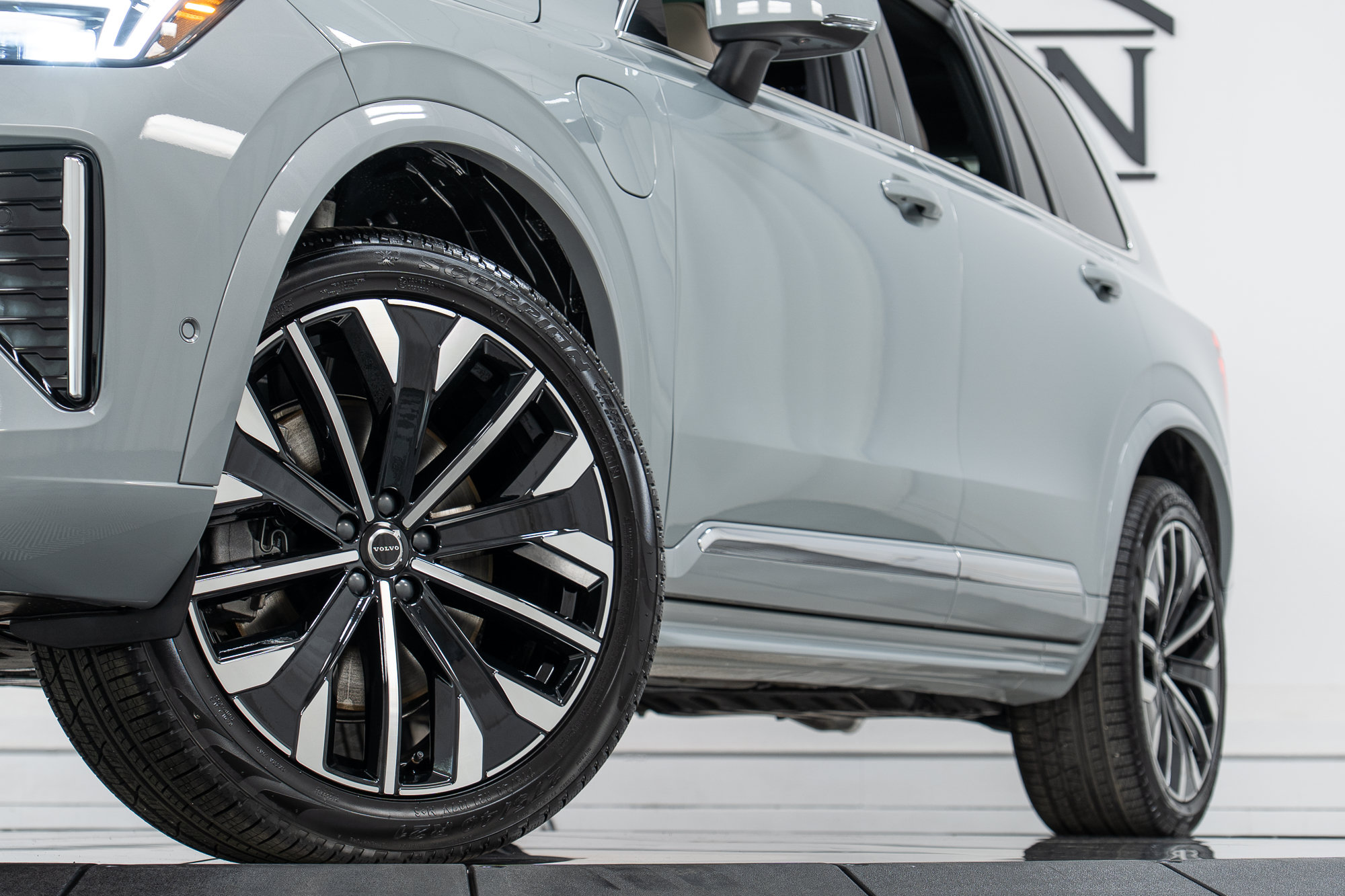 New 2026 Volvo XC90 T8 Plus w/ Protection Package Premier AWD/4WD image 27