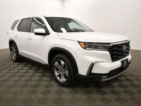 Used 2025 Honda Pilot EX-L image 10