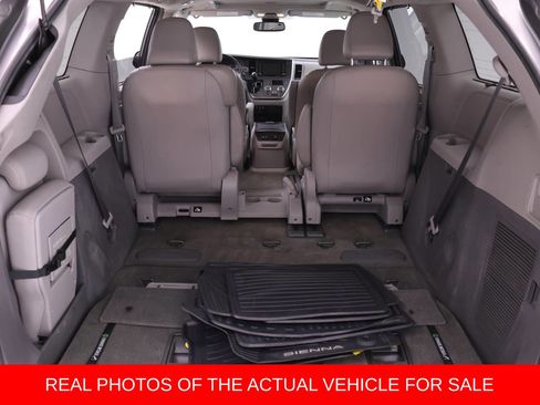 Used 2019 Toyota Sienna XLE image 12