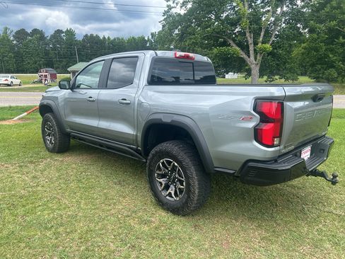 Used 2025 Chevrolet Colorado ZR2 w/ Technology Package AWD/4WD image 15