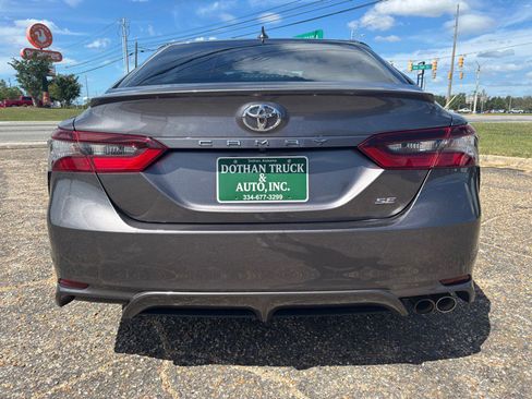 Used 2021 Toyota Camry SE image 4