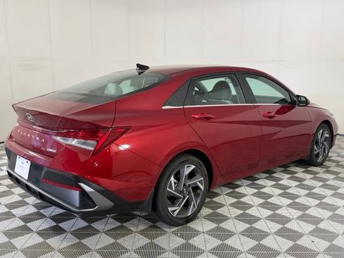 Used 2026 Hyundai Elantra Limited FWD image 9