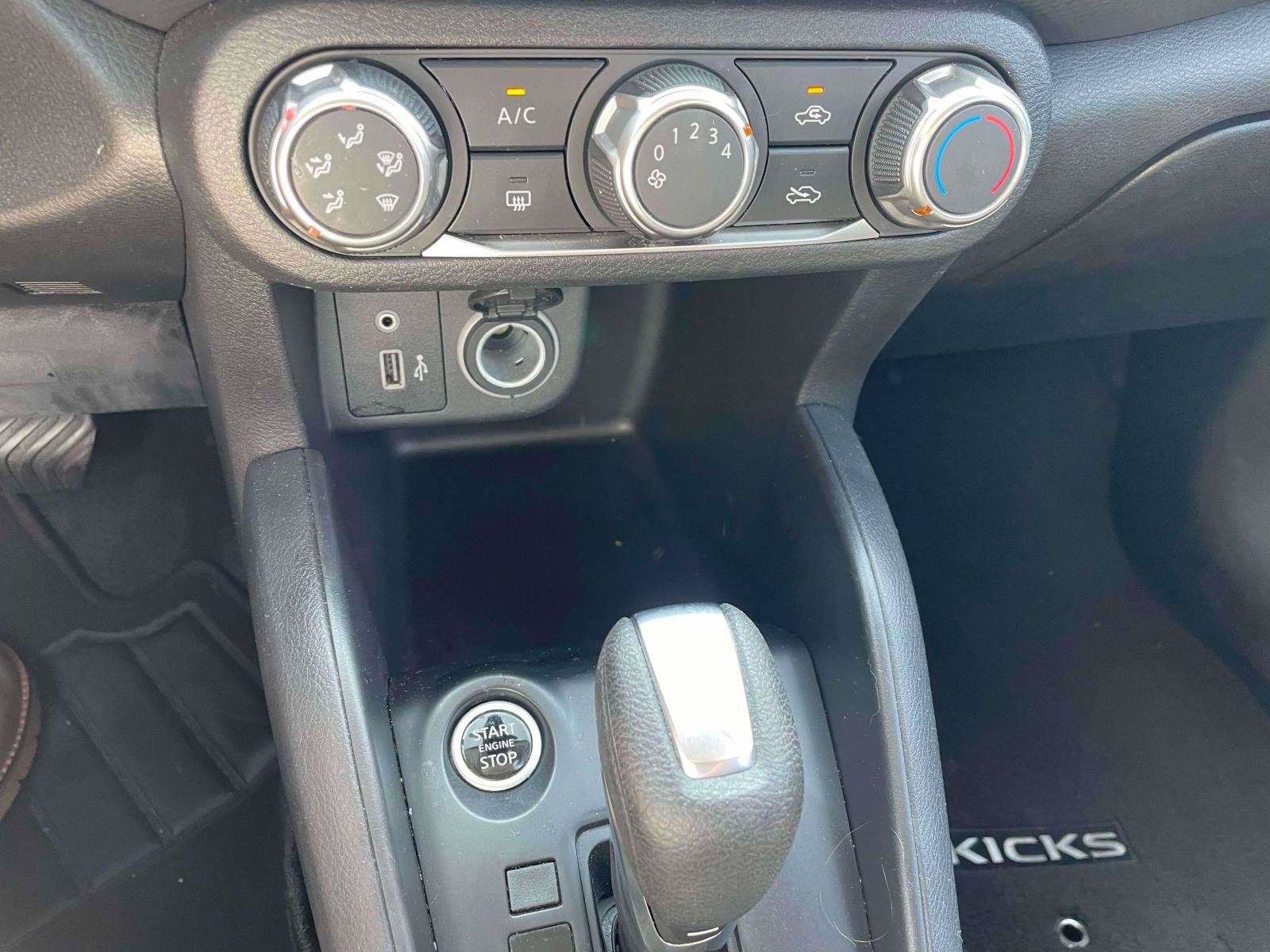 Used 2024 Nissan Kicks S FWD image 11