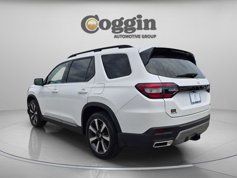 Certified 2024 Honda Pilot Touring image 4