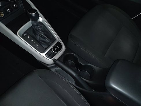 Used 2021 Hyundai Venue SEL w/ Cargo Package image 22