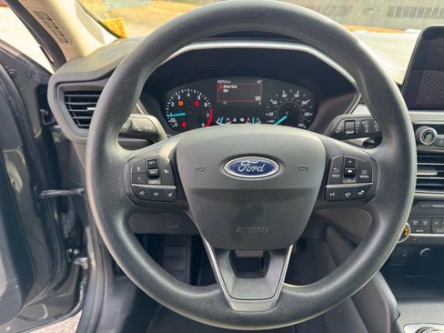 Used 2020 Ford Escape SE image 17