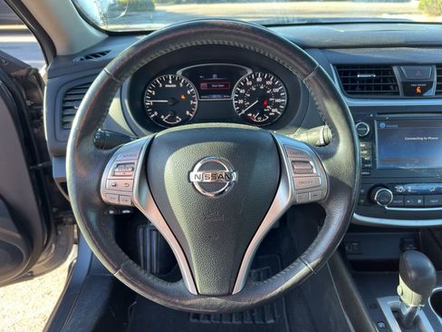 Used 2017 Nissan Altima 2.5 SV w/ Convenience Package image 10