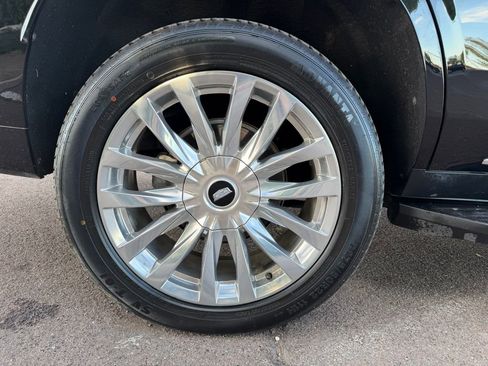 Used 2023 Cadillac Escalade Premium Luxury image 11