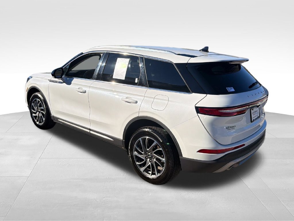 Used 2022 Lincoln Corsair AWD w/ Elements Package image 3