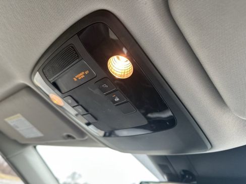 Used 2022 Kia Carnival LX image 26