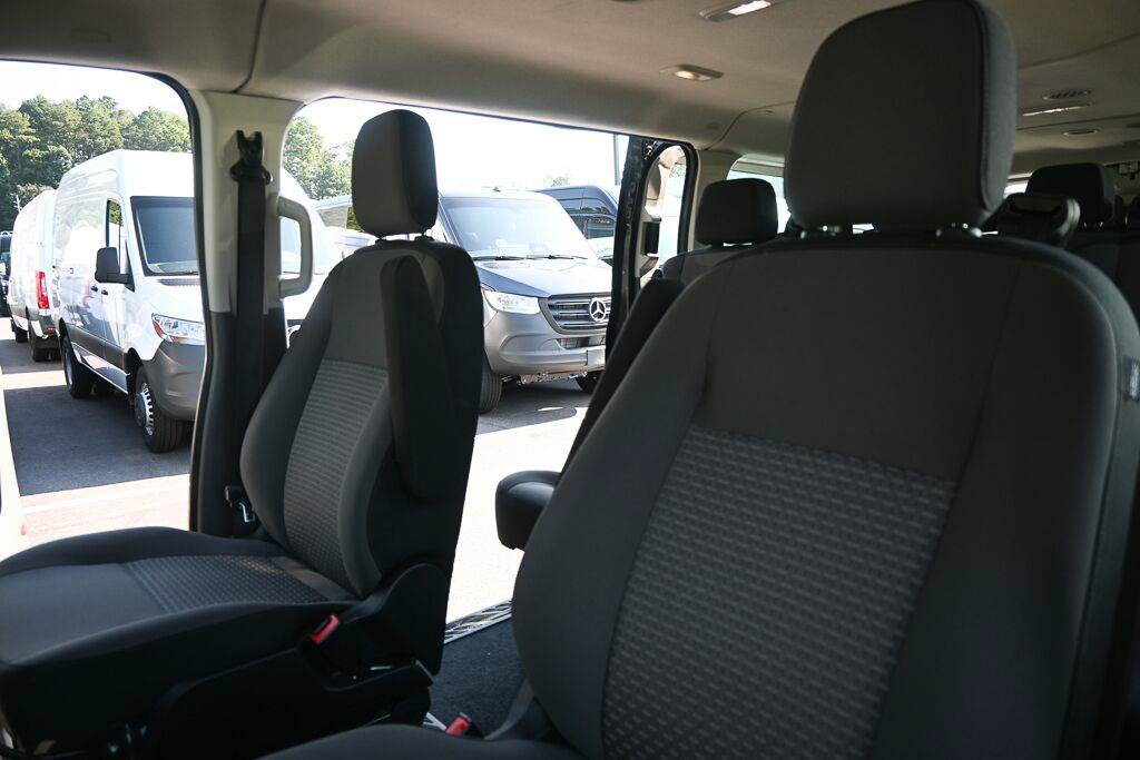 Used 2025 Ford Transit 350 XLT RWD image 5