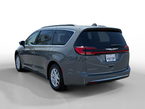 Used 2022 Chrysler Pacifica Touring-L FWD image 3