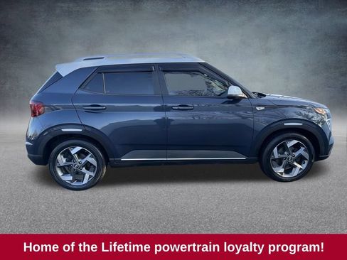 Used 2022 Hyundai Venue Limited image 7