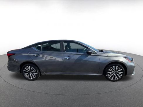 Used 2025 Nissan Altima 2.5 SV image 16