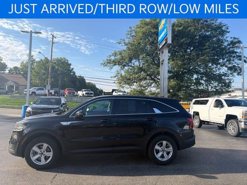 Used 2023 Kia Sorento LX AWD/4WD image 5