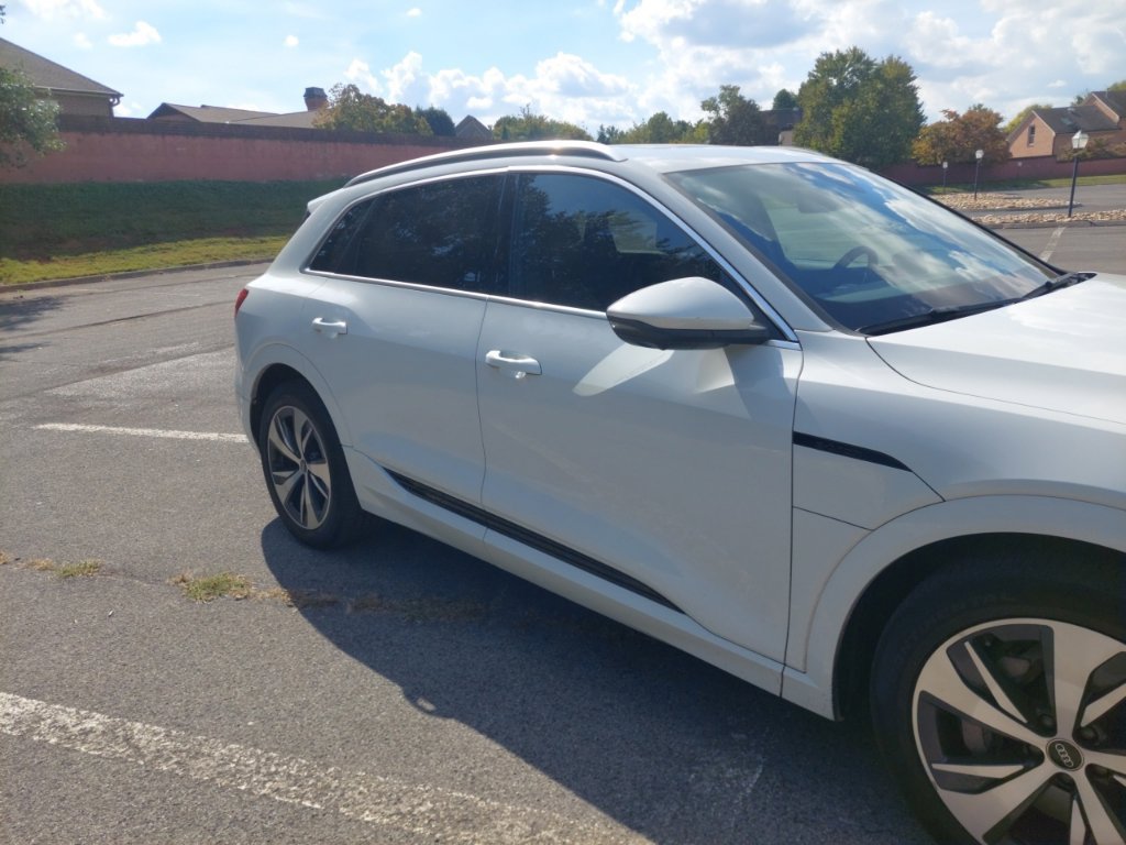 Used 2024 Audi Q8 e-tron Premium Plus w/ Premium Plus Package AWD/4WD image 7