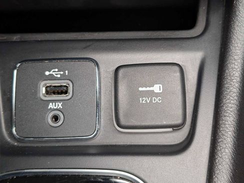 Used 2020 Jeep Cherokee Limited image 29