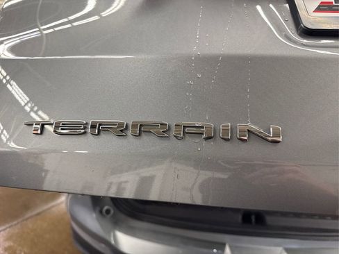 Used 2024 GMC Terrain SLE w/ Driver Convenience Package image 15